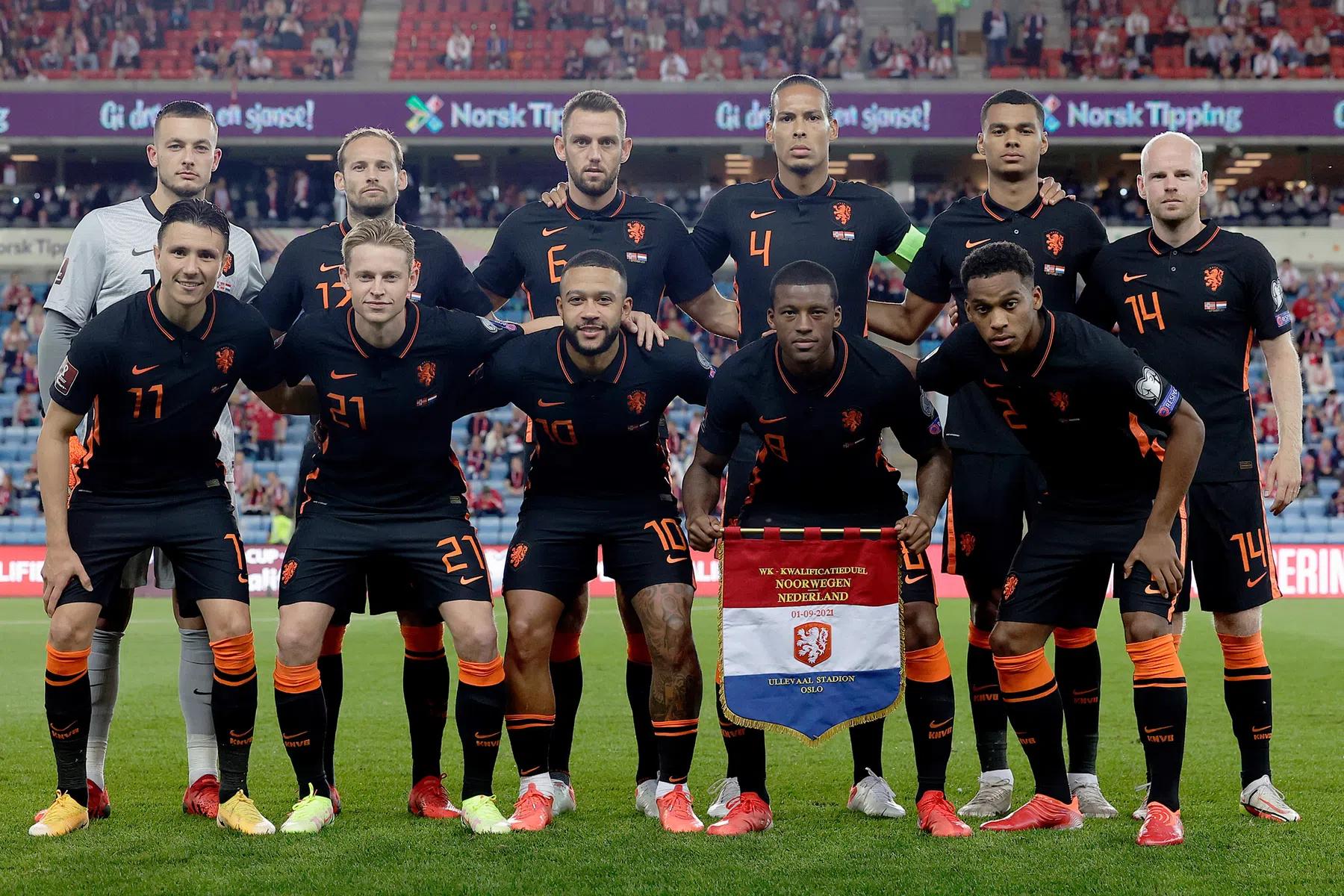 Van Gaal legt uit waarom Memphis niet uit de verf kwam in Oslo