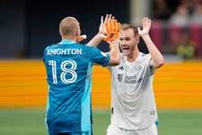 Thumbnail for article: Tijdrekken 2.0 in de MLS: niet een, maar twee ballen de tribune in