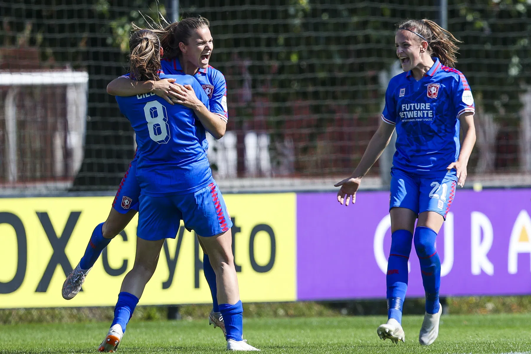 Twente Vrouwen winnen kraker van kansen missend Ajax 