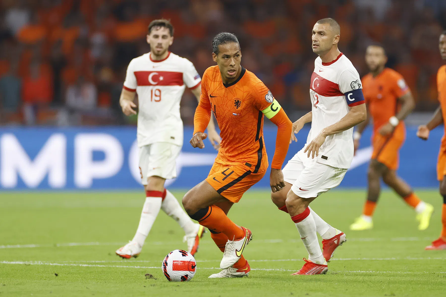 Van Dijk geniet van het Oranje van Van Gaal: 'Frisse start, op naar iets goeds'