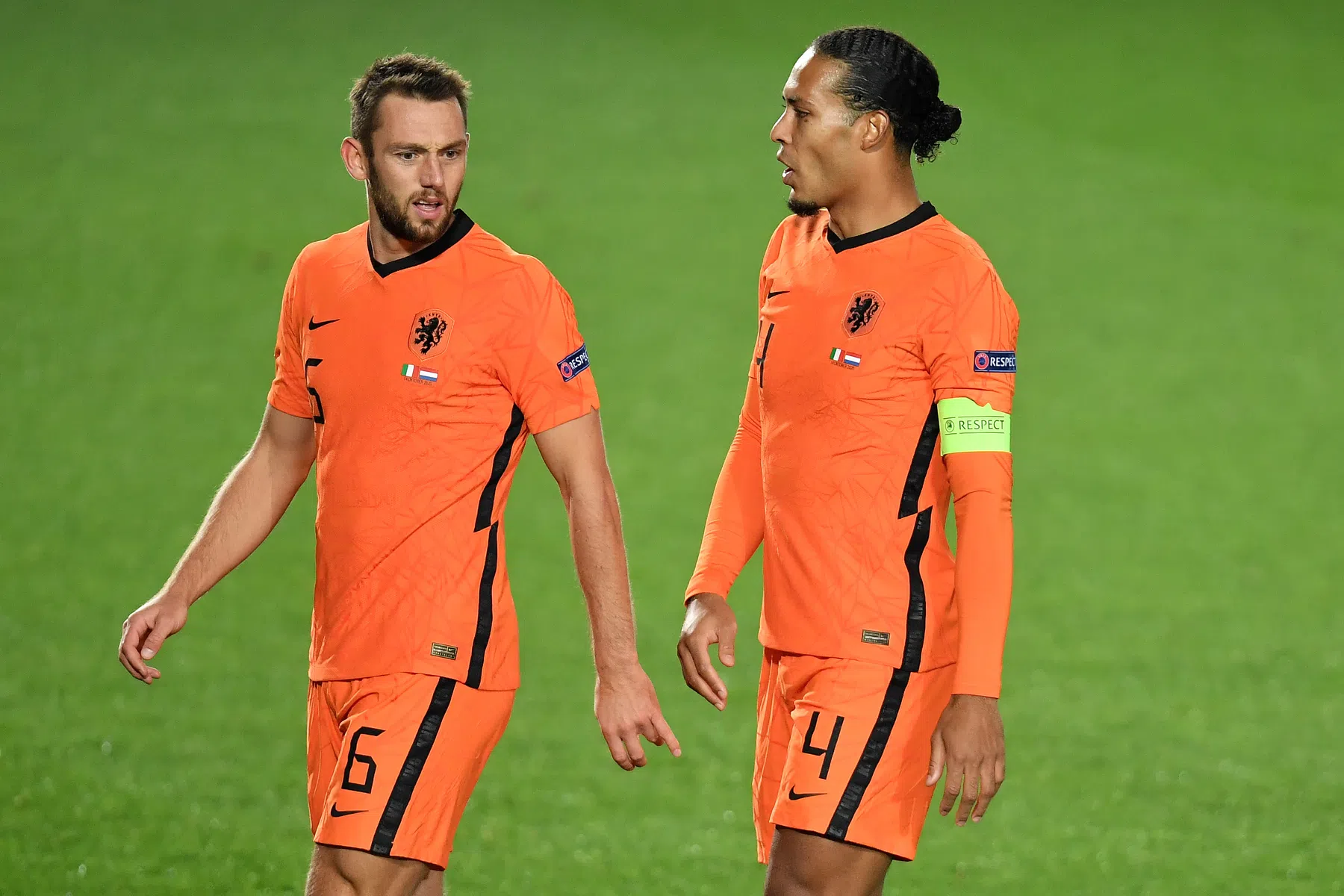 Van Gaal kiest voor De Vrij naast Van Dijk, Bergwijn vervangt Gakpo