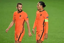 Thumbnail for article: Van Gaal kiest voor De Vrij naast Van Dijk, Bergwijn vervangt Gakpo