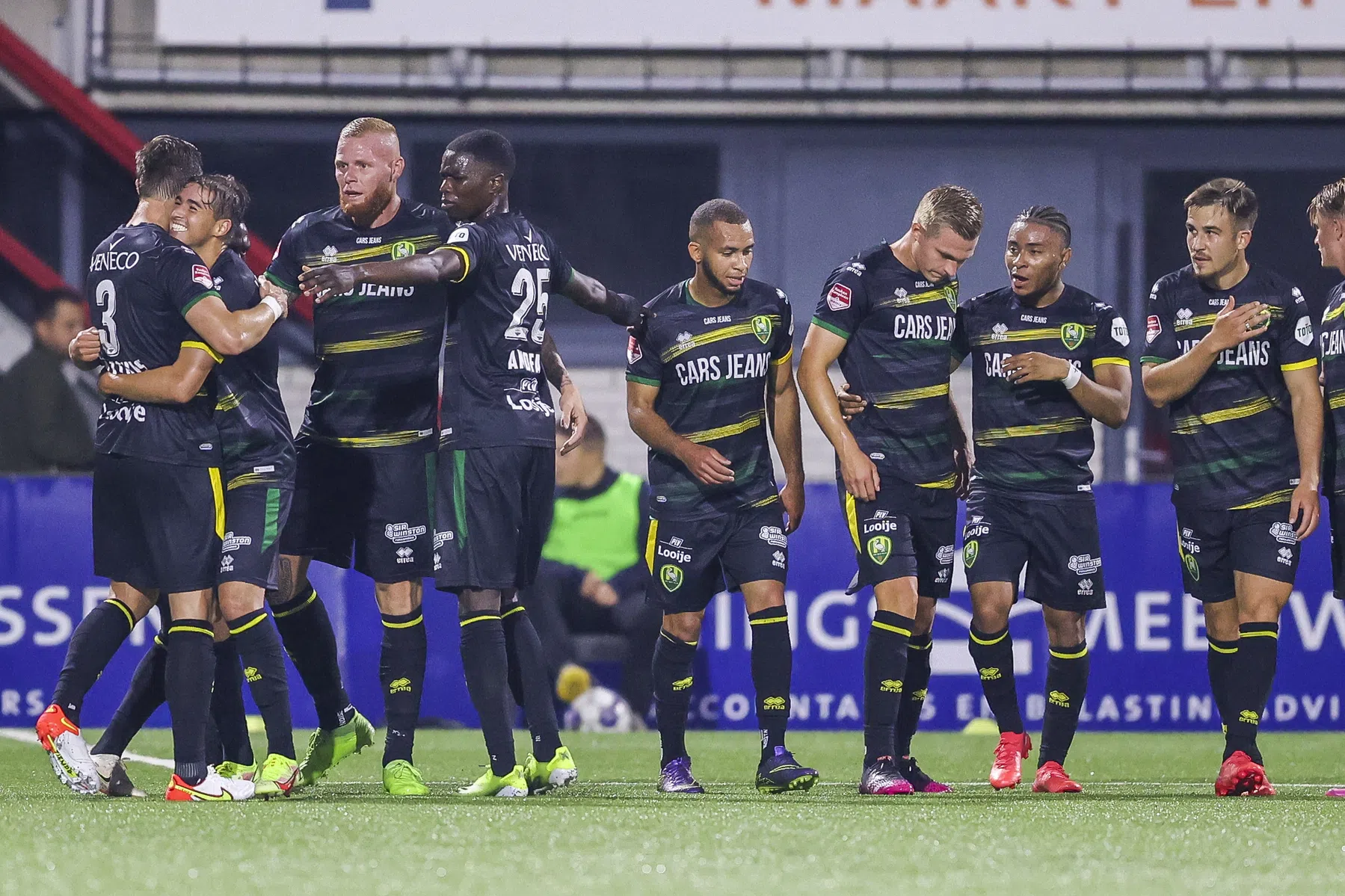 ADO toont veerkracht in onzekere tijden, FC Emmen bevrijdt zichzelf