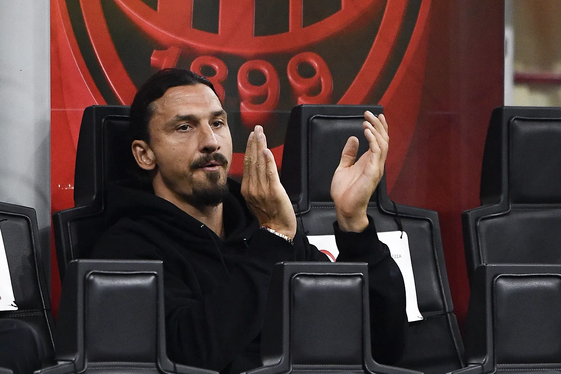 Zlatan heeft geen Ballon d'Or nodig: 'Ik ben niet minder dan Messi en Ronaldo'