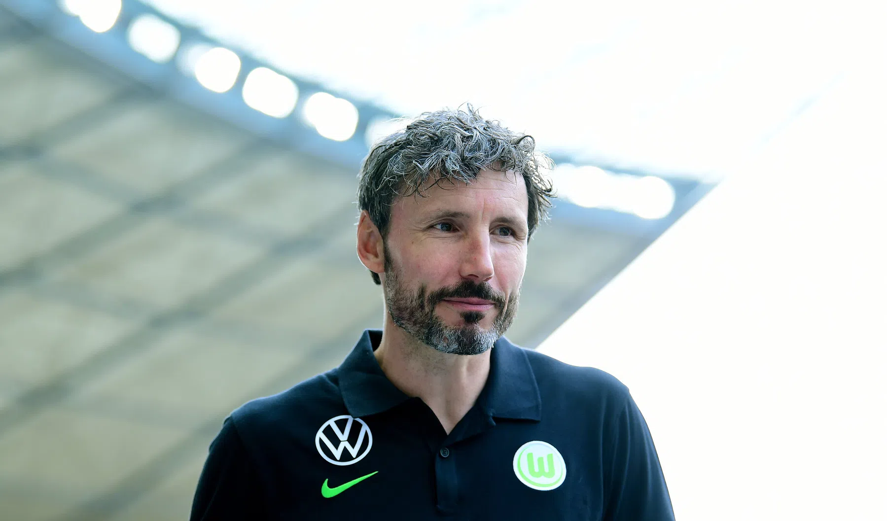 Van Bommel loodst Wolfsburg met hulp van Weghorst naar recordstart