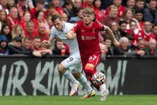 Thumbnail for article: Liverpool-pechvogel Elliott kikkert jonge fan op met prachtig gebaar