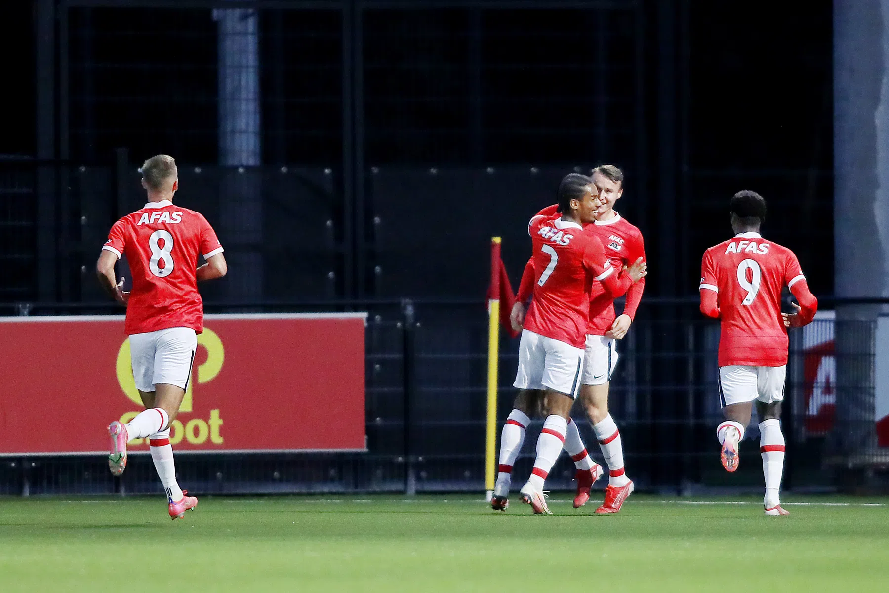 Jong AZ koploper, NAC krijgt pak slaag van Jong Ajax en Volendam stelt teleur
