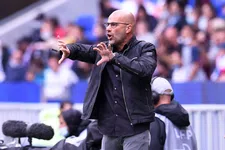 Thumbnail for article: Bosz kritisch op uitblinker: 'Iedereen mag de bal kwijtraken, behalve hij'