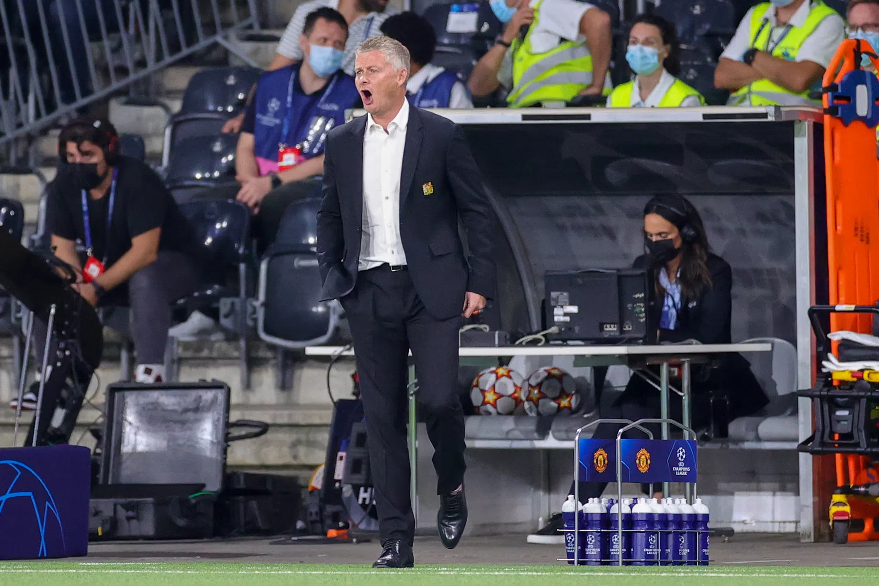 Manchester United levert wanprestatie op frustrerende avond voor Van de Beek