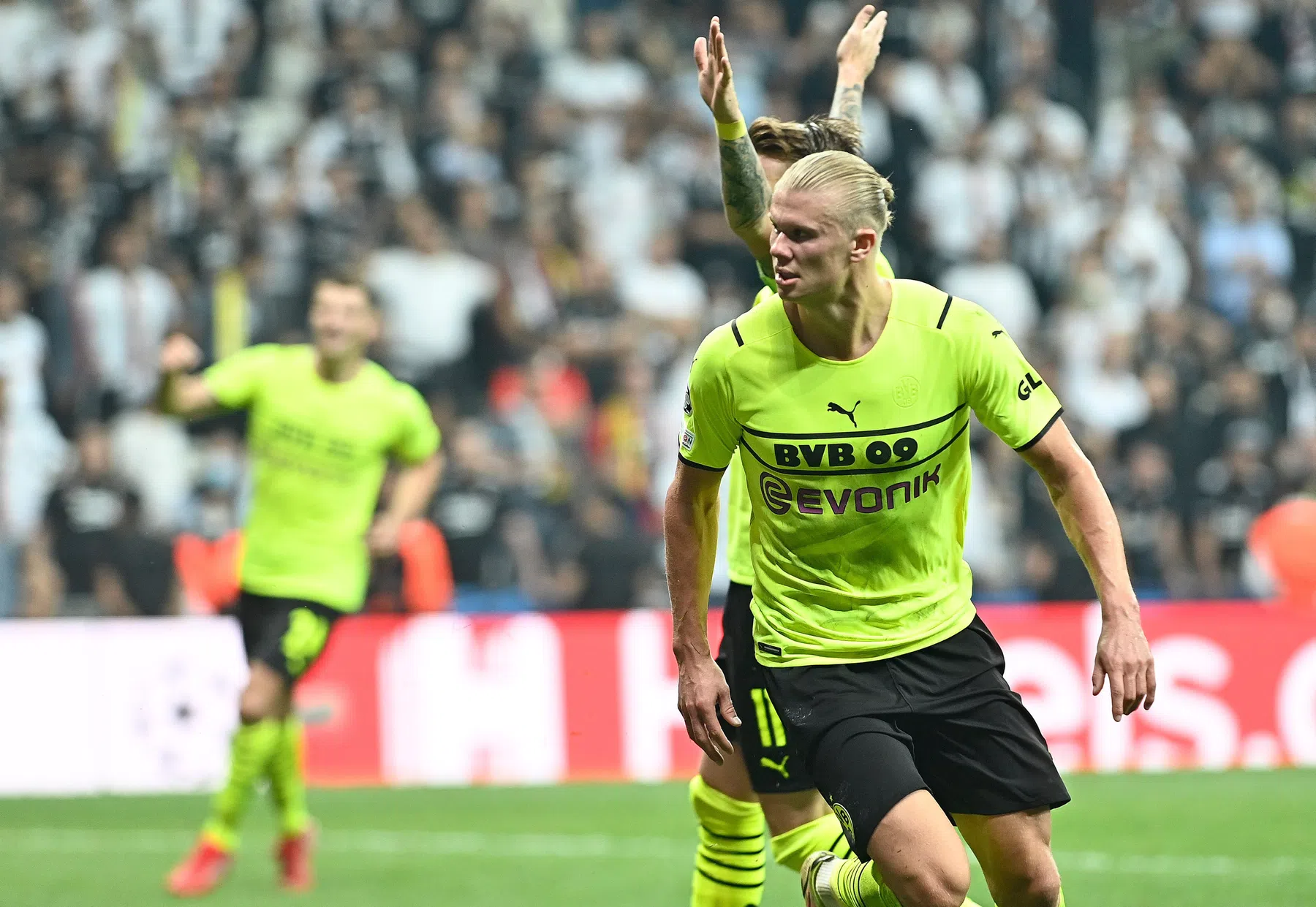 Niet van deze planeet: Haaland maakt 21ste doelpunt in 17 CL-duels