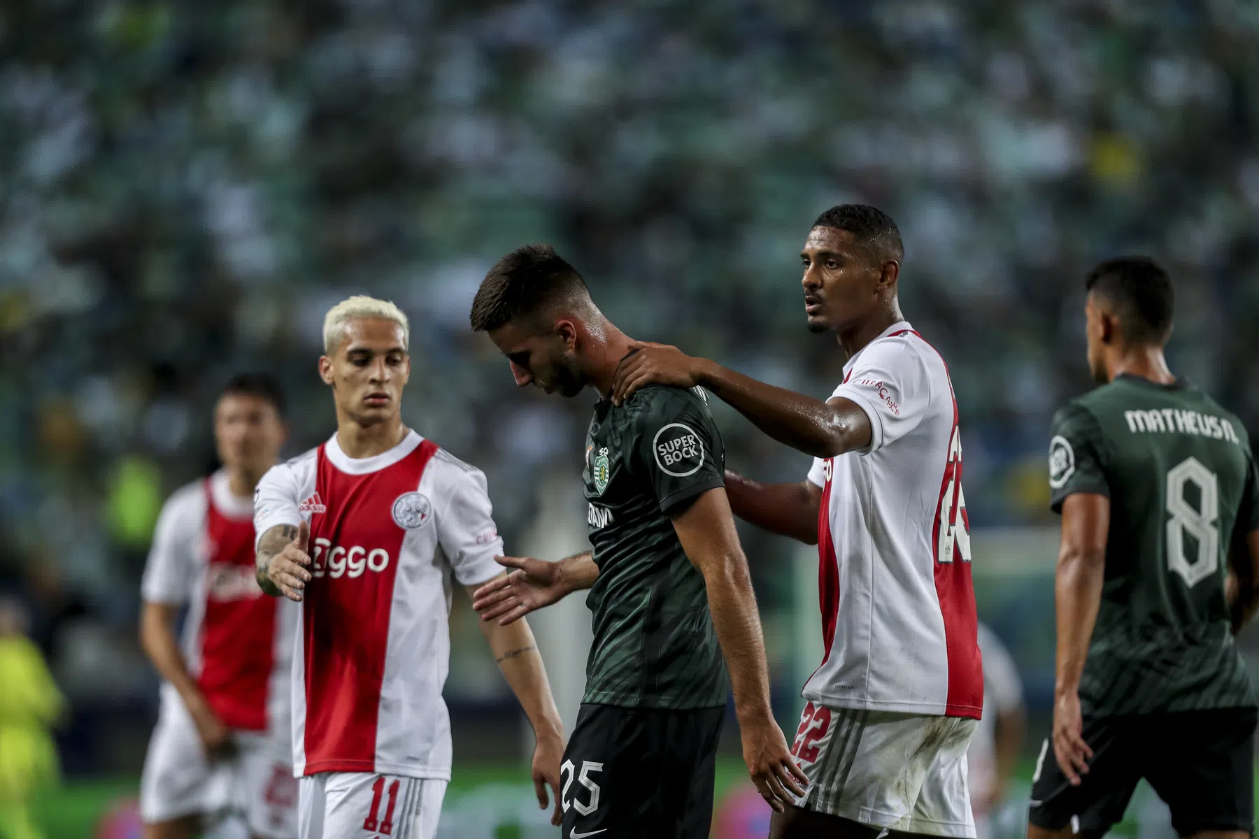 Portugese covers: 'Sporting is geterroriseerd en overlopen door Ajax'