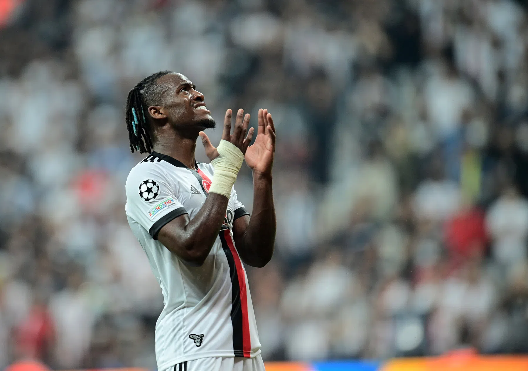 Ajax-opponent Besiktas knokt zich op spectaculaire wijze naar zege