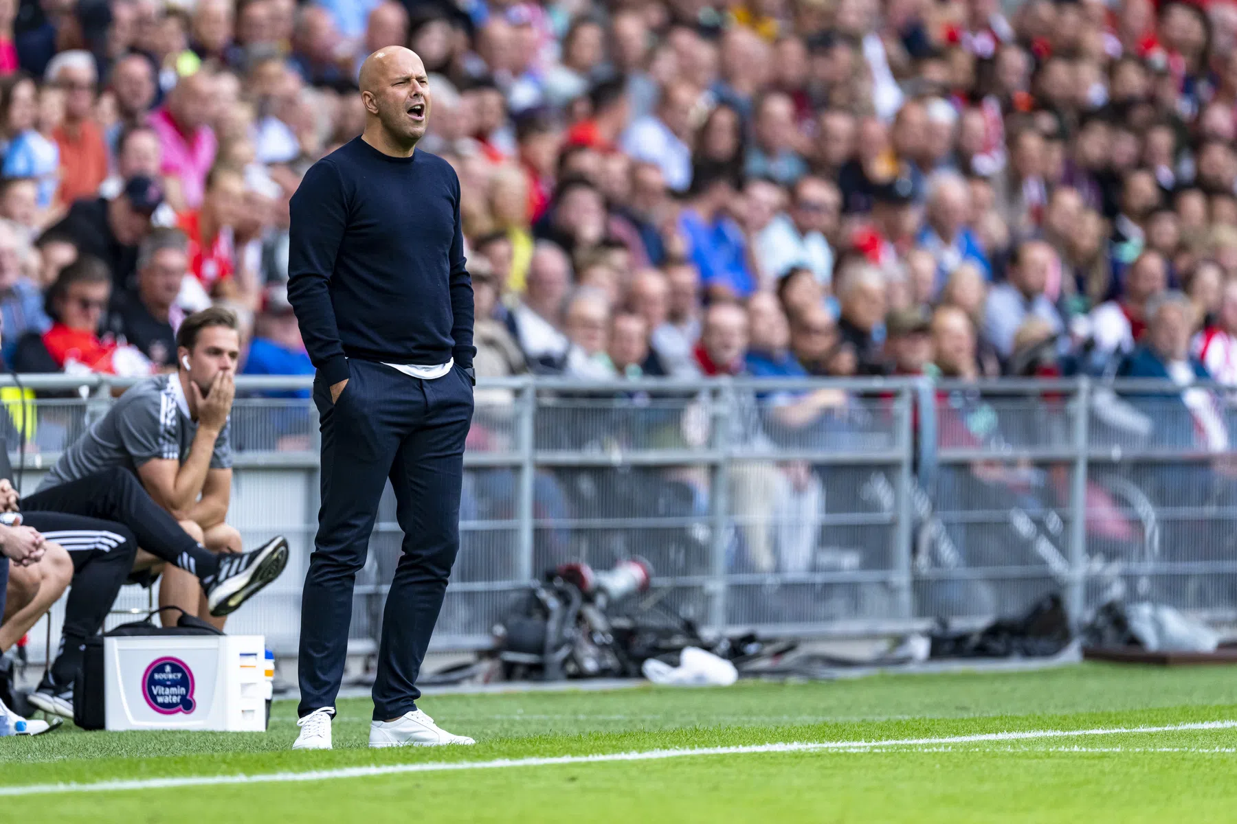 Slot glimlacht over PSV-wissels: 'Het is niet vervelend, nee'