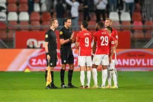 Thumbnail for article: Wiedemeijer: 'Dat gooien van spullen op het veld, dat moet stoppen'