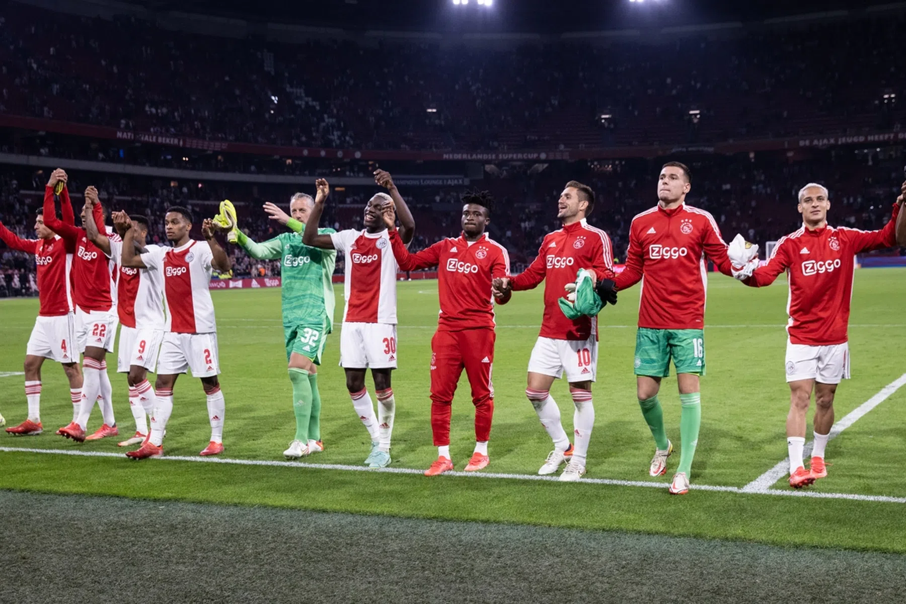 Eredivisie op rapport: Ajax blinkt uit, onvoldoende voor scheidsrechter Martens