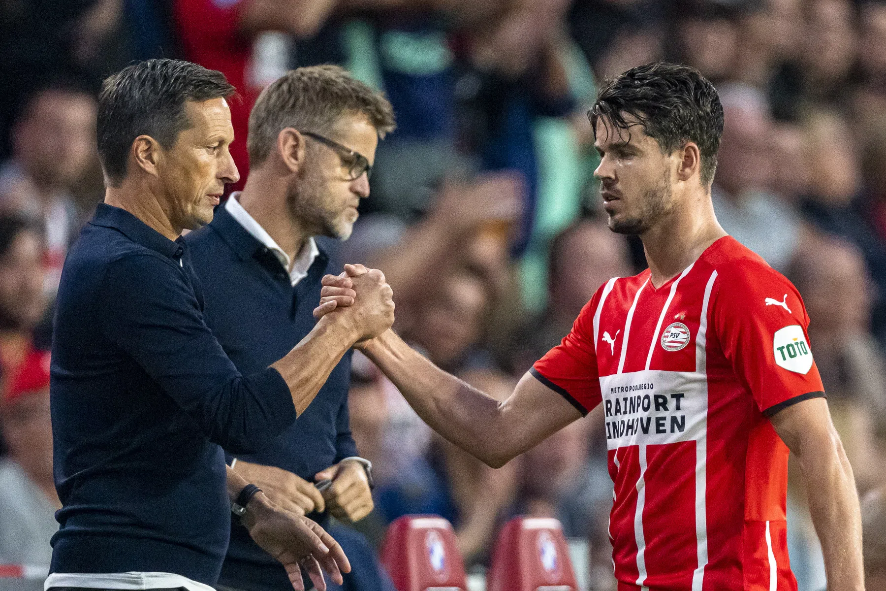 Schmidt hult zich in nevelen over opstelling PSV: 'We gaan het zien'