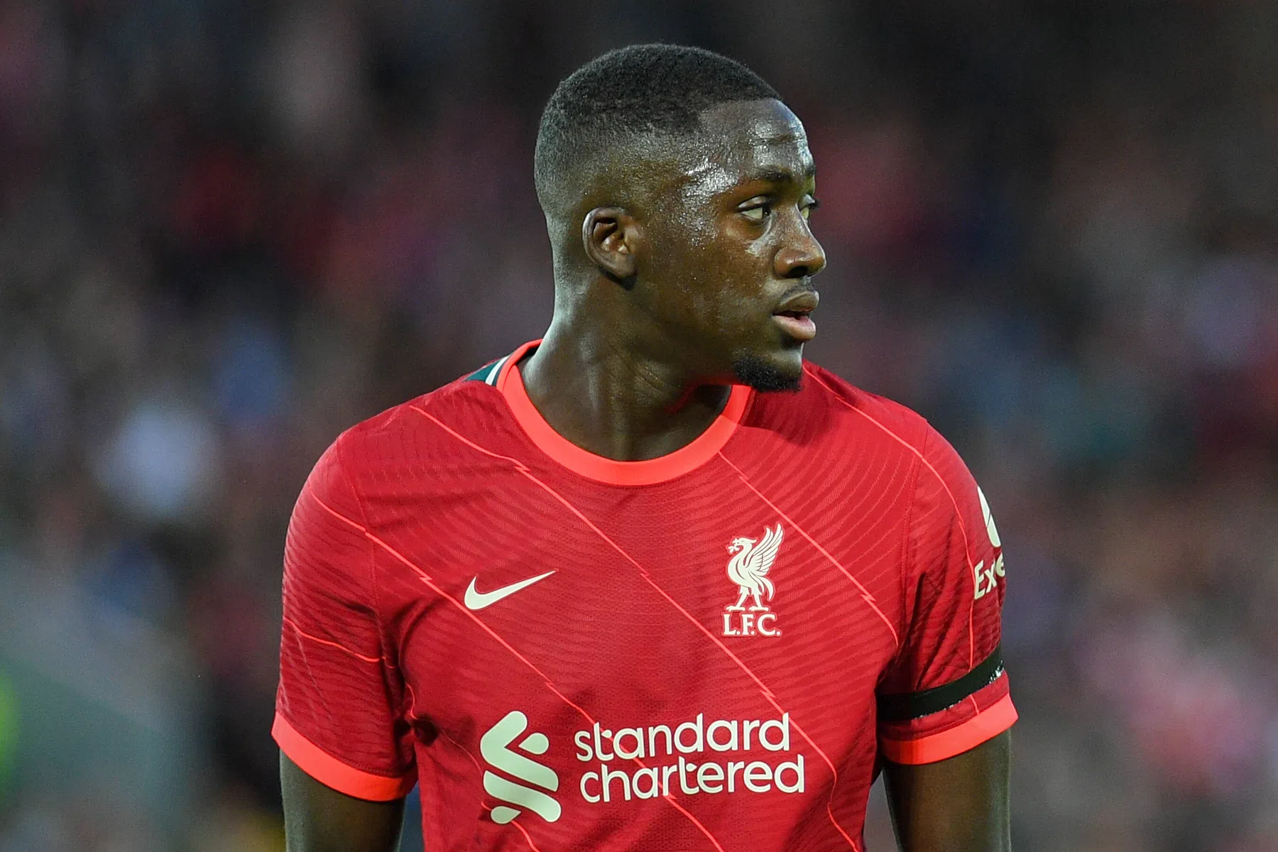 Konaté wil zich niet spiegelen aan Van Dijk: 'Hij is de beste van de wereld'