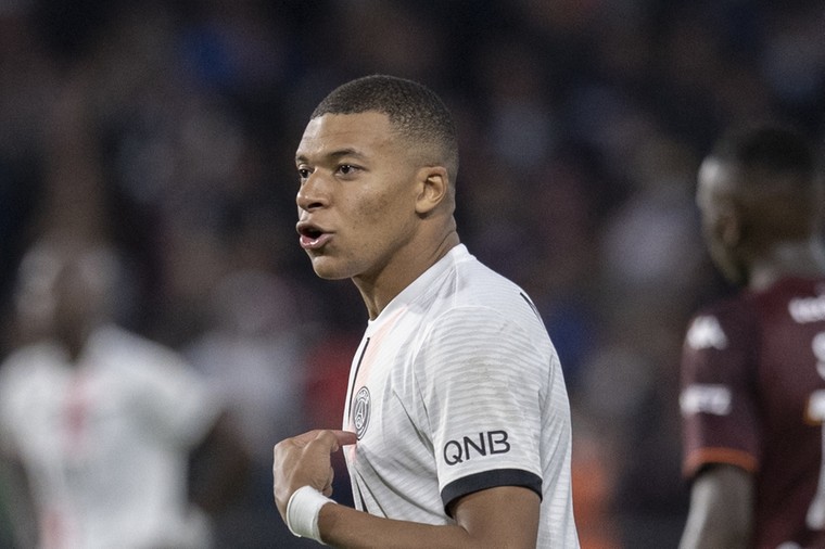 Pochettino verdedigt 'zeer bescheiden' Mbappé
