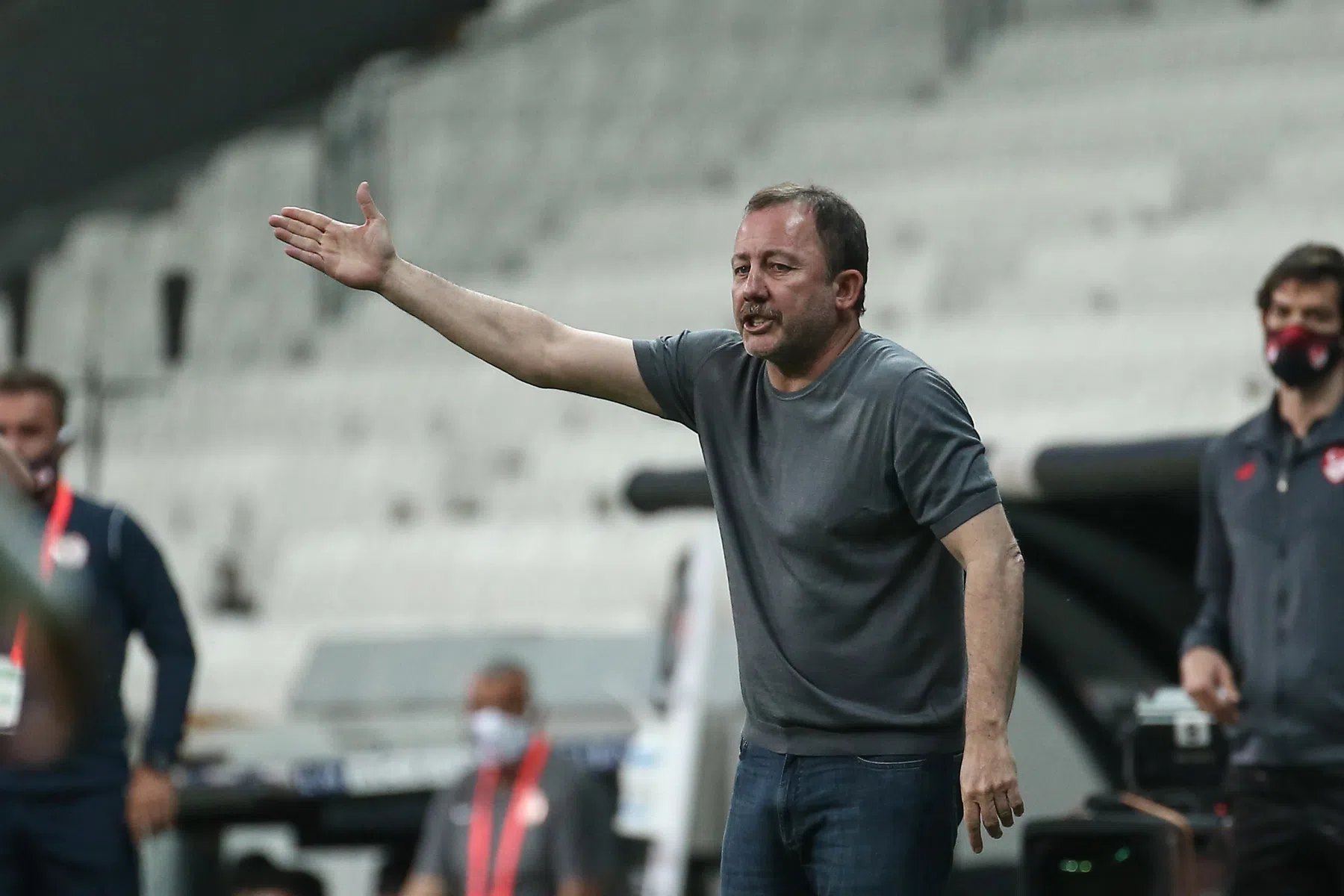 Besiktas-trainer ziet ook voordeel van gehavende ploeg tegen Ajax