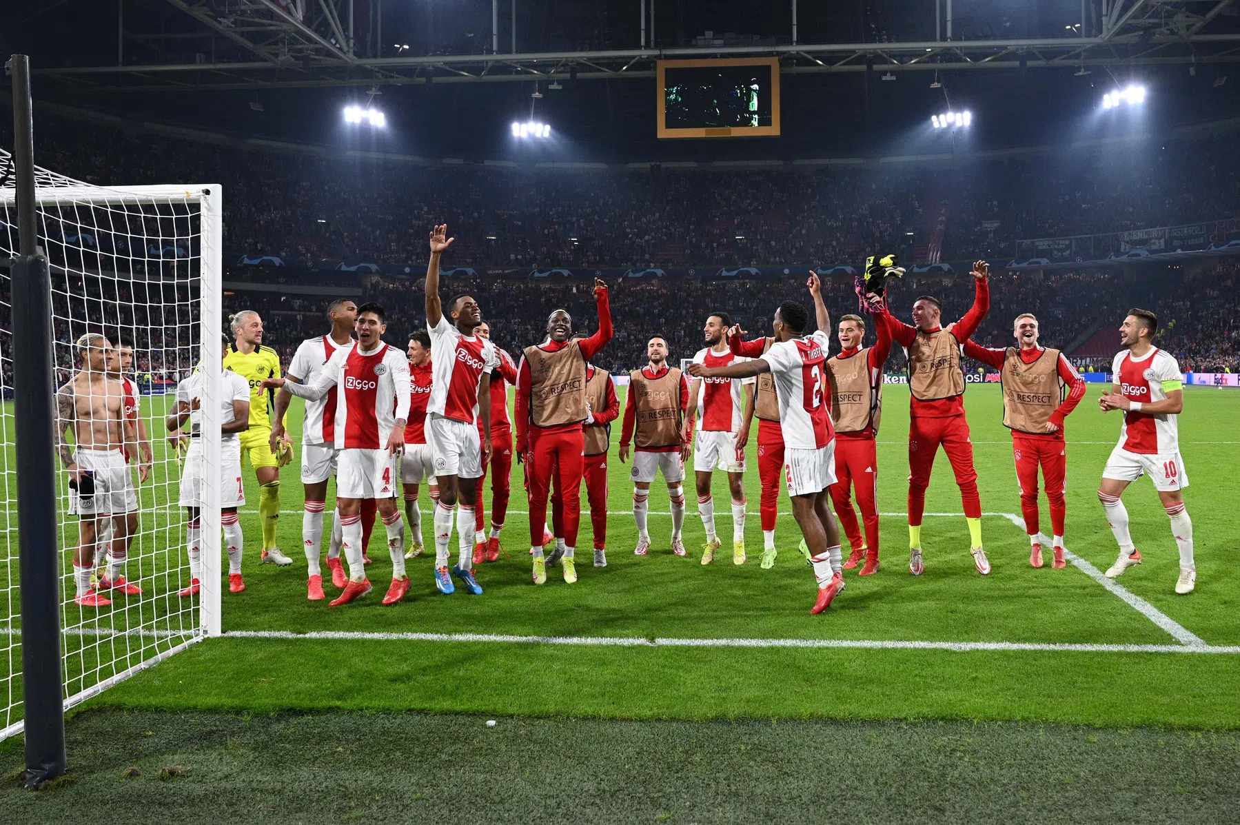 Sneijder ziet volop kansen: 'Ajax is niet minder dan Dortmund'