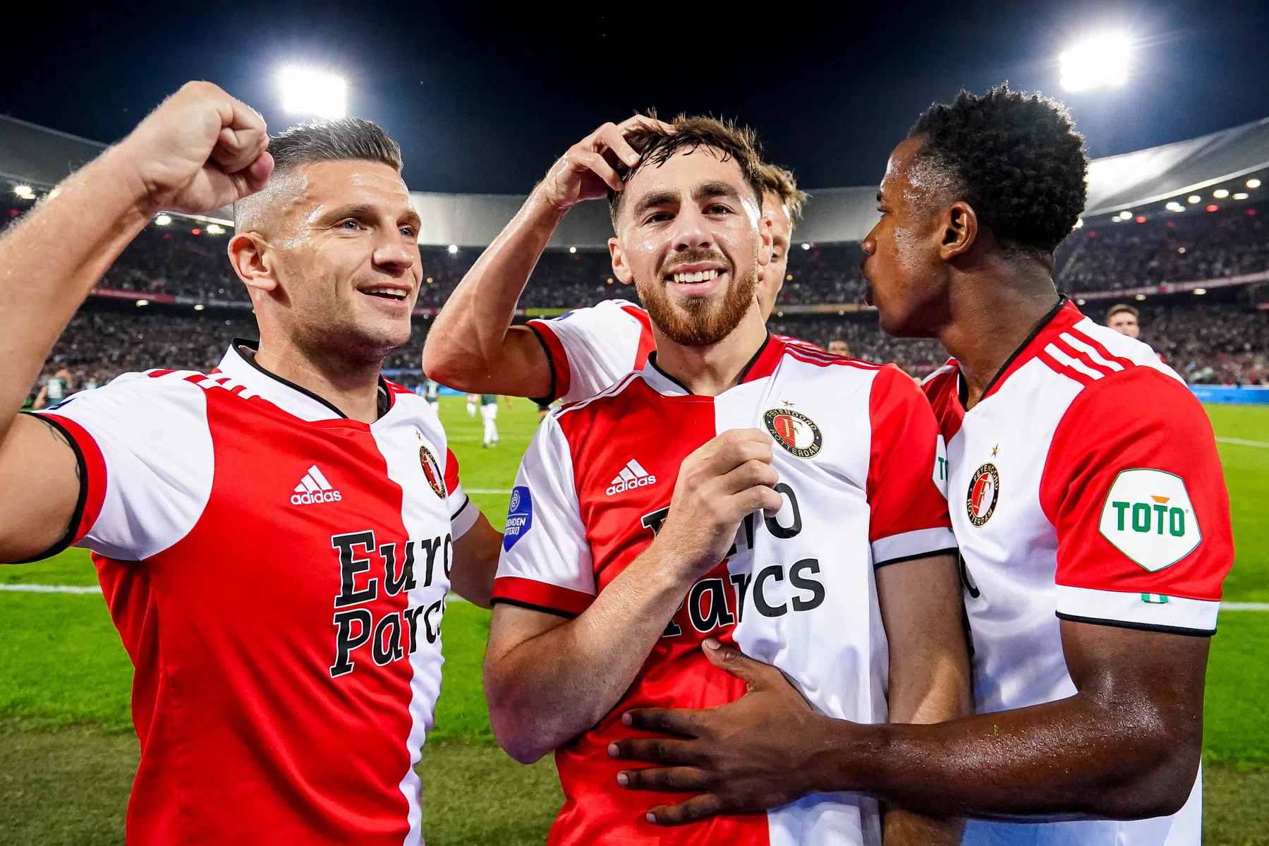 Kökçü brengt Feyenoord-legioen al vroeg in extase