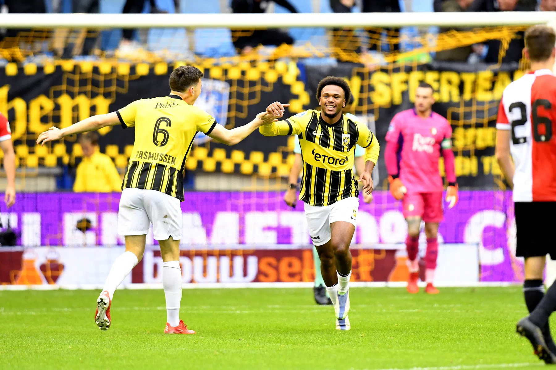 Persoonlijke fouten breken Feyenoord op in verhit duel met Vitesse