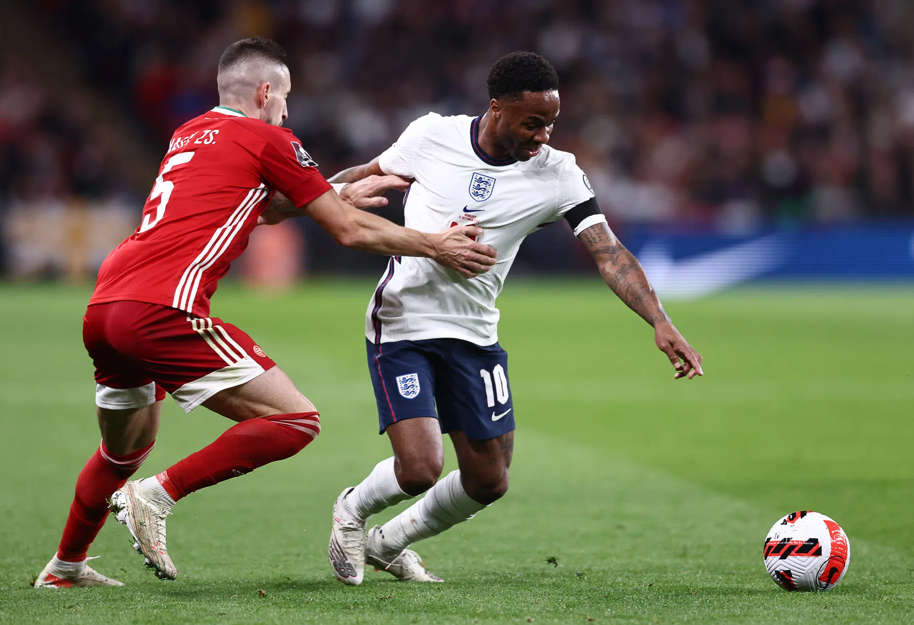Hongarije laat Engeland struikelen op Wembley, Polen juicht na stilgelegd duel