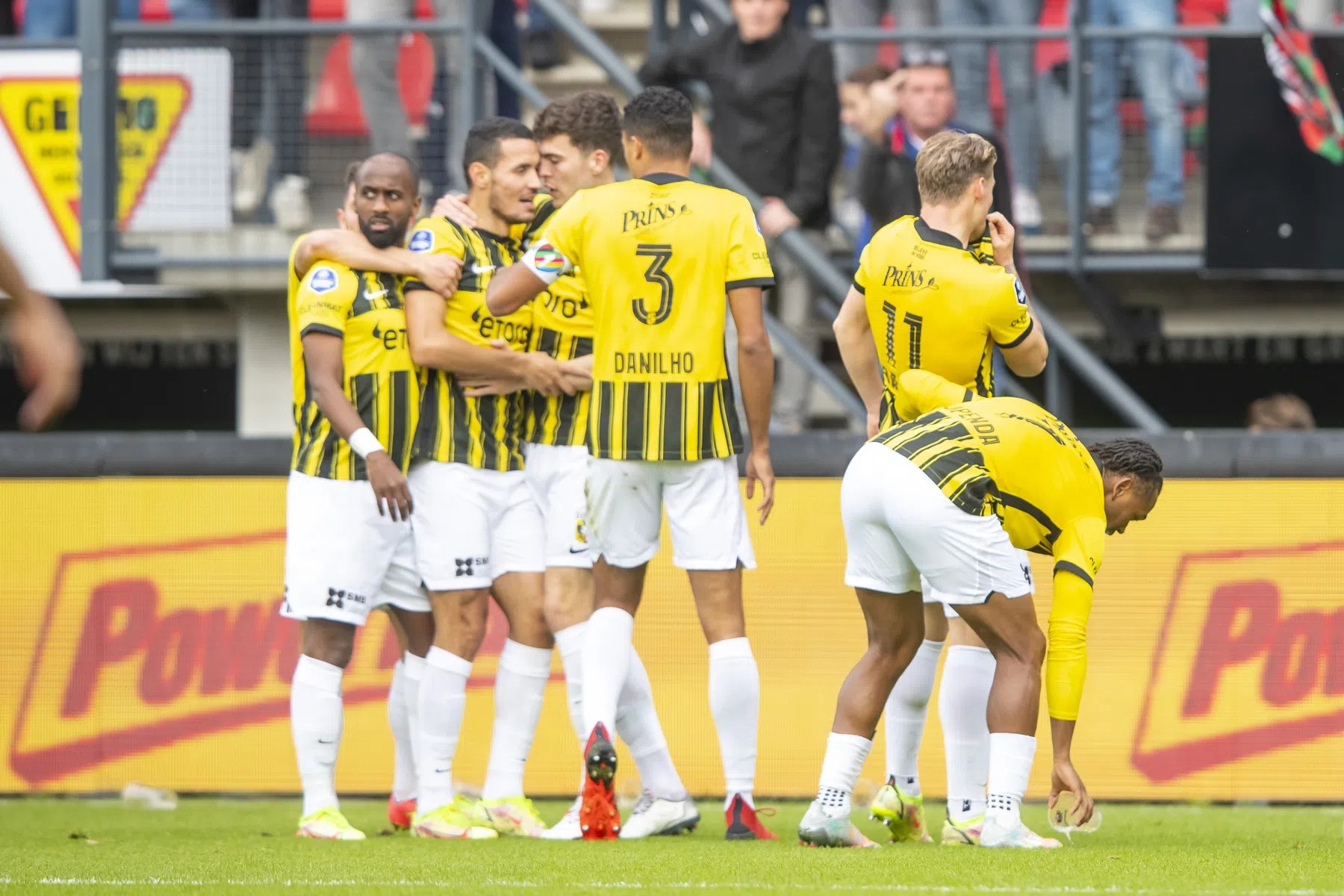 Geen hands en geen achterbal: Vitesse-goal zorgt voor discussie