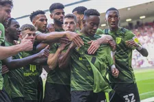 Thumbnail for article: Kippenvel bij Bournemouth: spelers dragen goal op aan zieke ploeggenoot