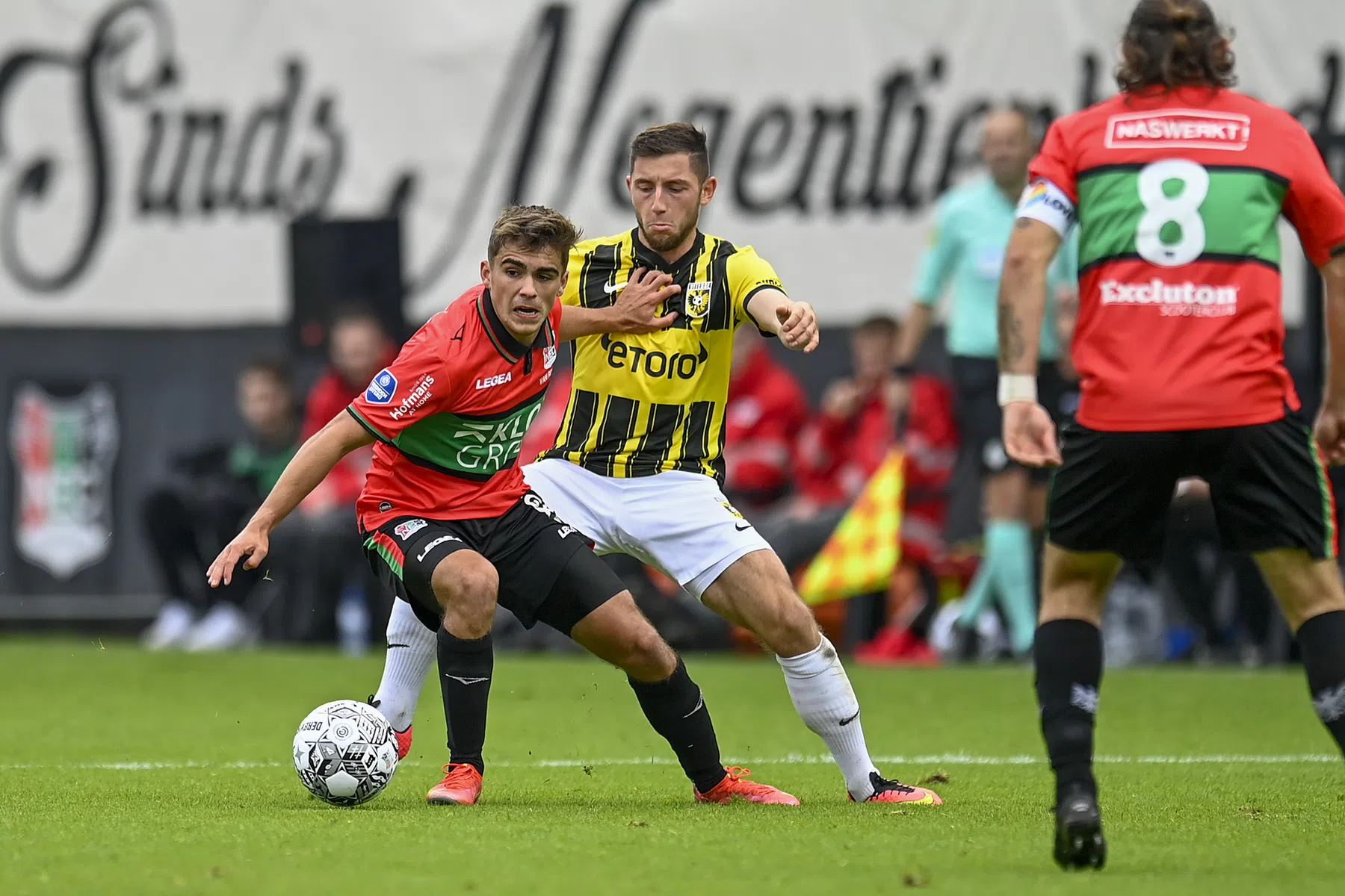 Derbynederlaag komt hard aan bij NEC: 'Dit doet enorm veel pijn'