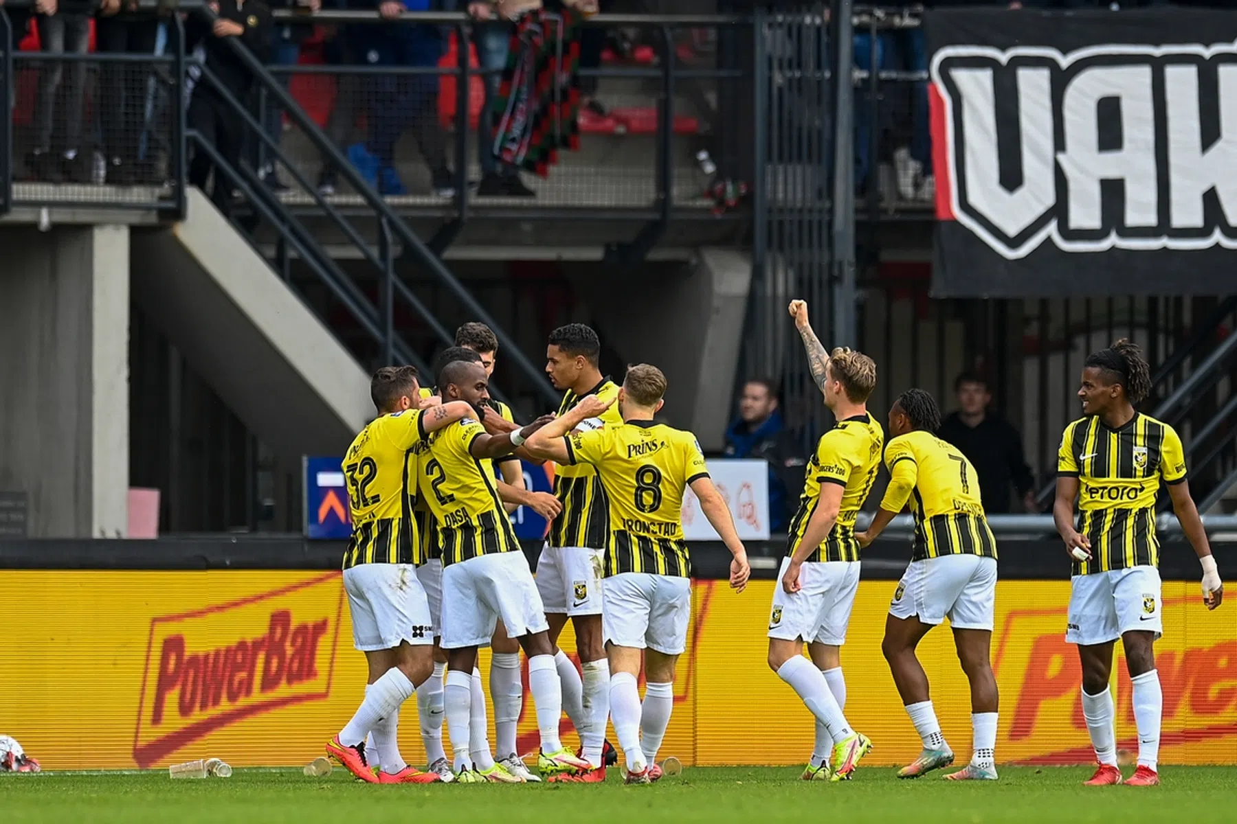 Vurige Gelderse derby prooi voor Vitesse dankzij veelbesproken goal