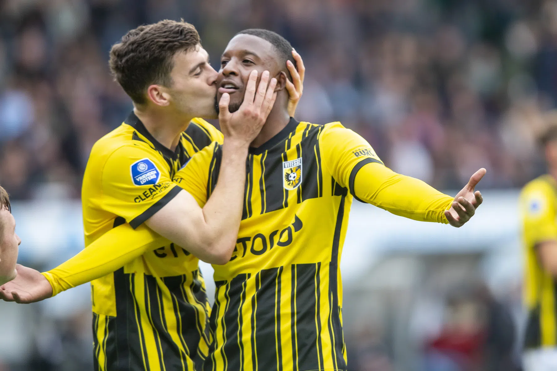 Elftal van de Week: Ajax en AZ hofleverancier, Bazoer blinkt uit in derby