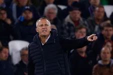 Thumbnail for article: Woorden als ultimatum, crisis en trauma vallen: Van den Brom voelt de druk