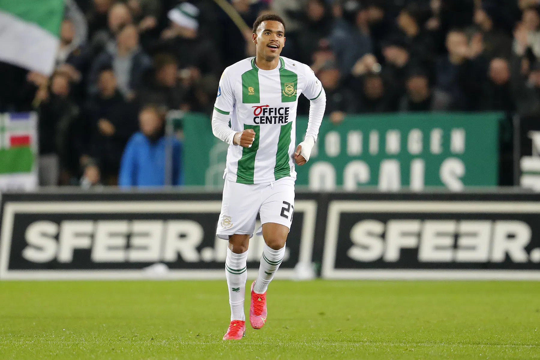 Van der Vaart geniet van opvolger Ngonge: 'Zijn goal is mooier dan de mijne'