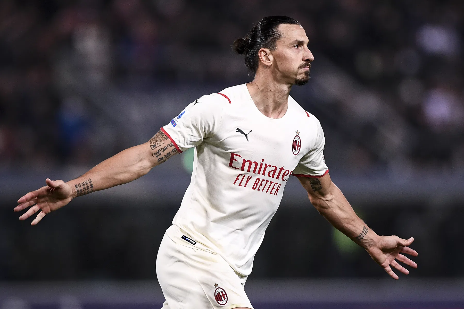 Zlatan reageert op kenmerkende wijze op eerste goal als veertigjarige