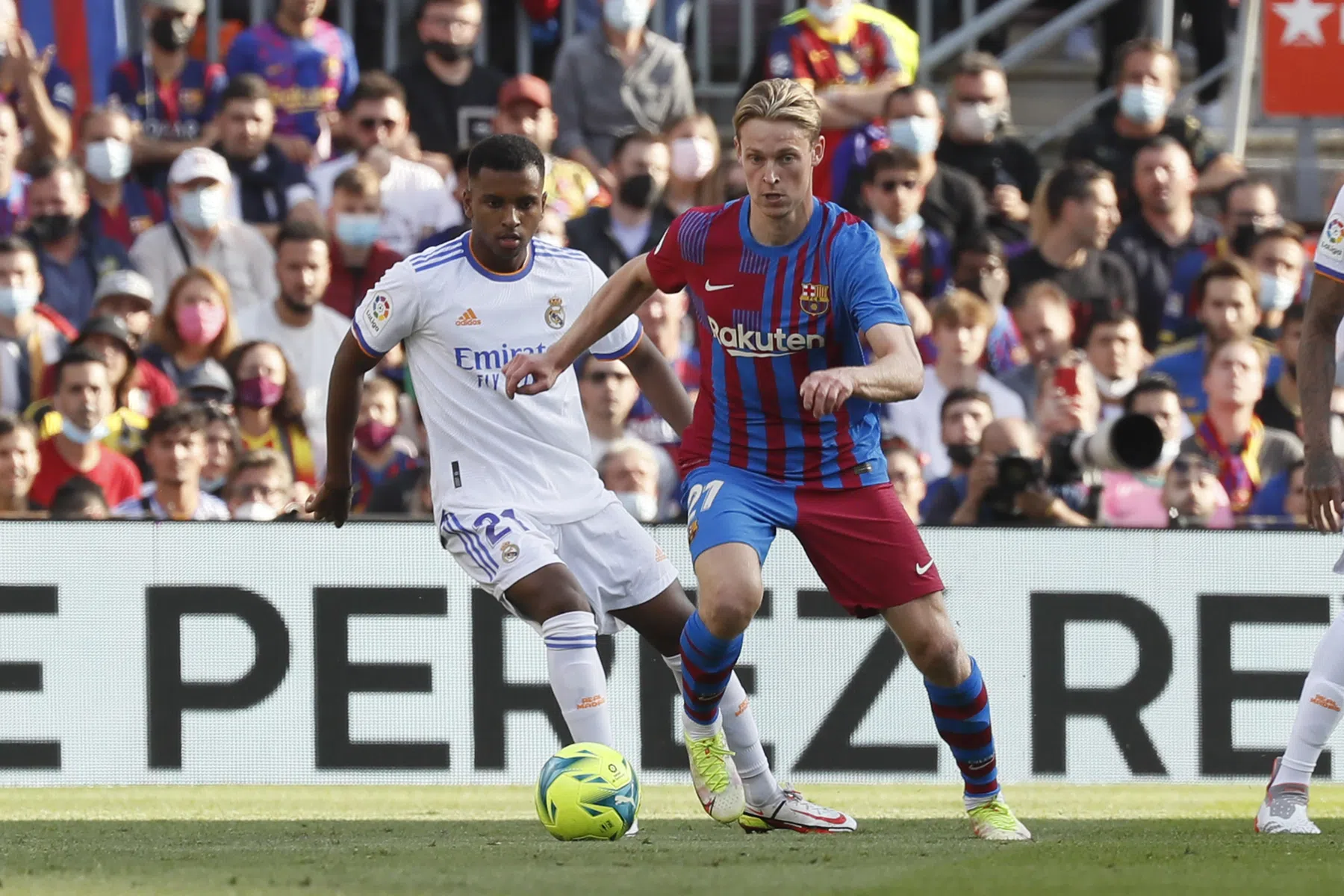 Spaanse kranten fileren Frenkie de Jong en Memphis Depay