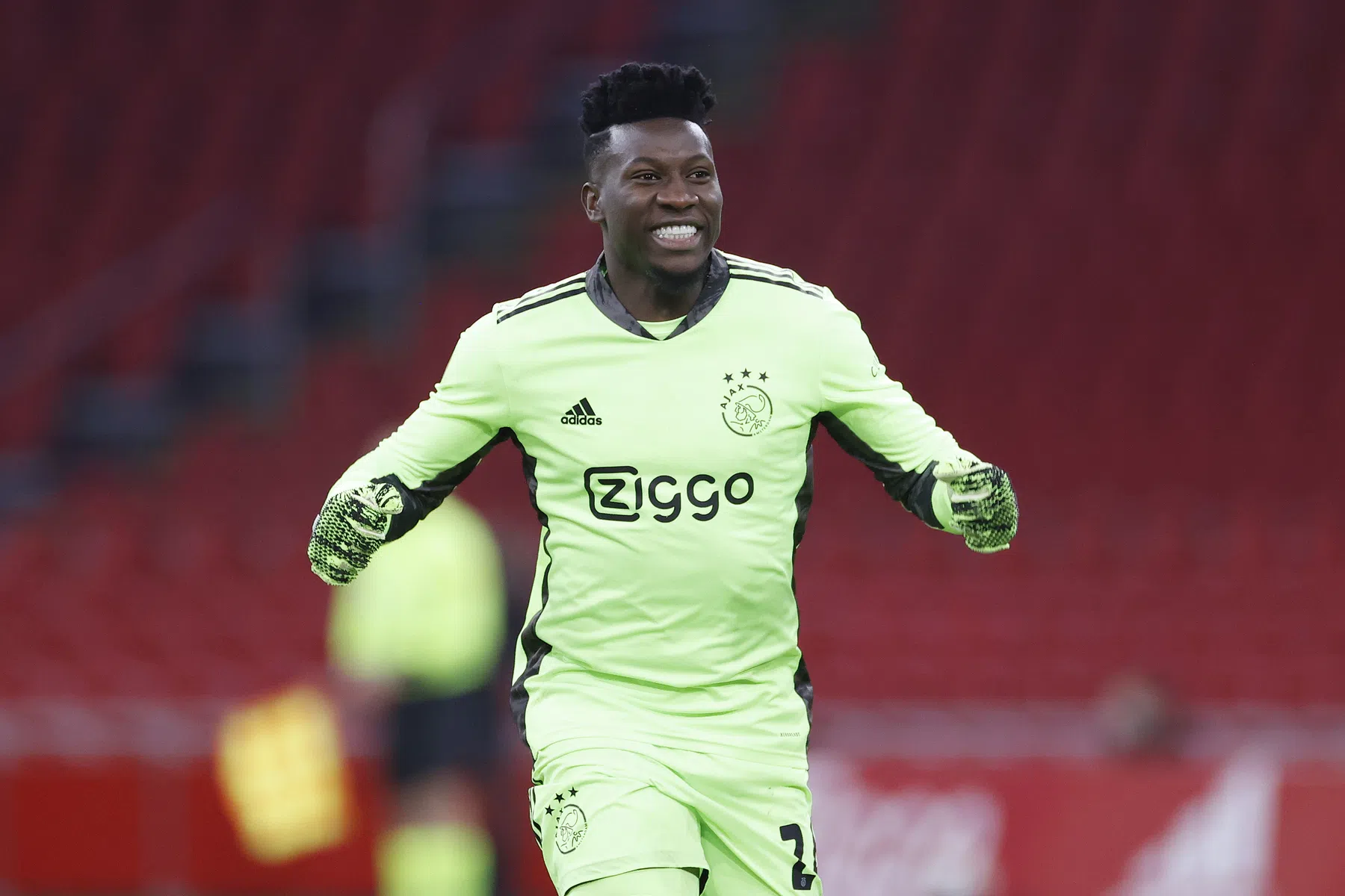 Deur naar rentree wagenwijd open: Onana traint weer mee bij Ajax 1