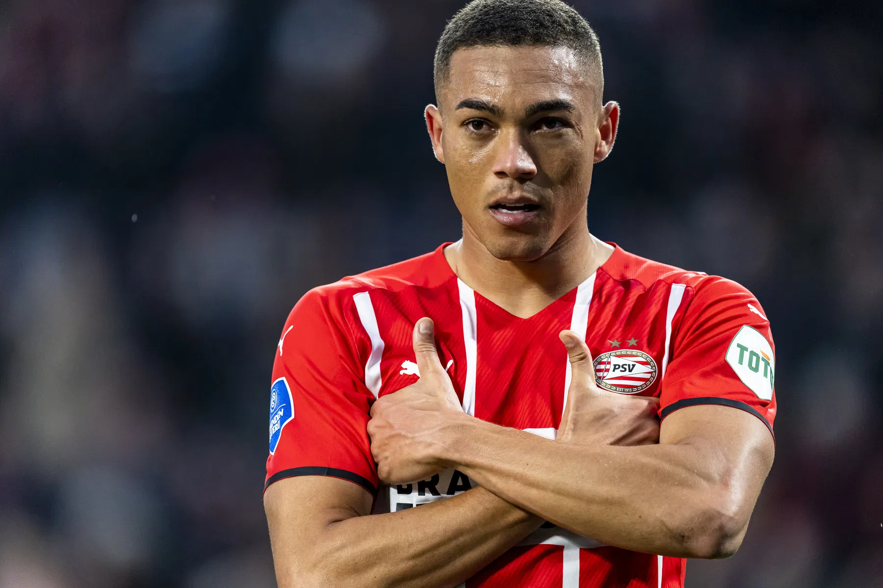 Van Ginkel geniet van vreugde-uitbarsting Carlos Vínicius: 'Mooi om te zien'