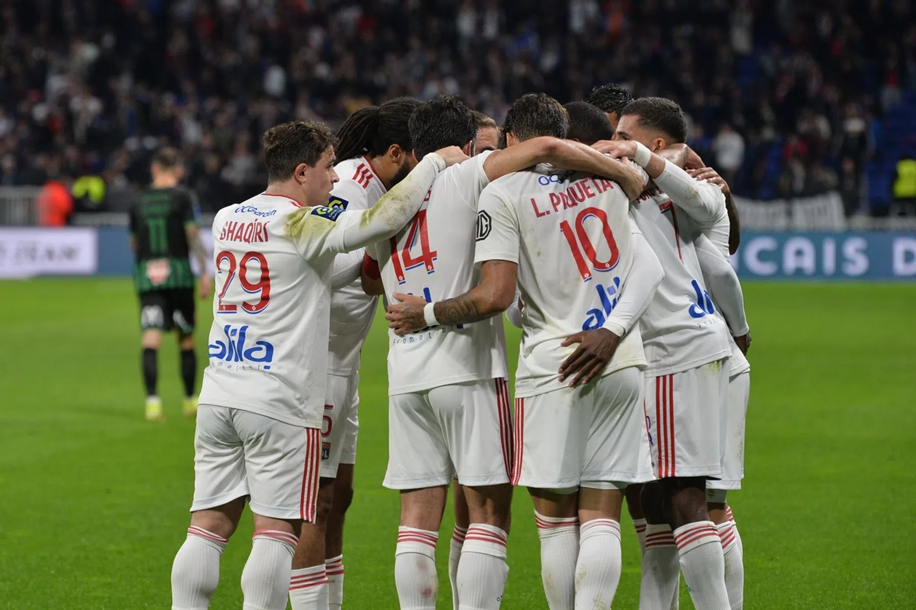 Bosz in kraker langs Lens dankzij knappe goal Aouar