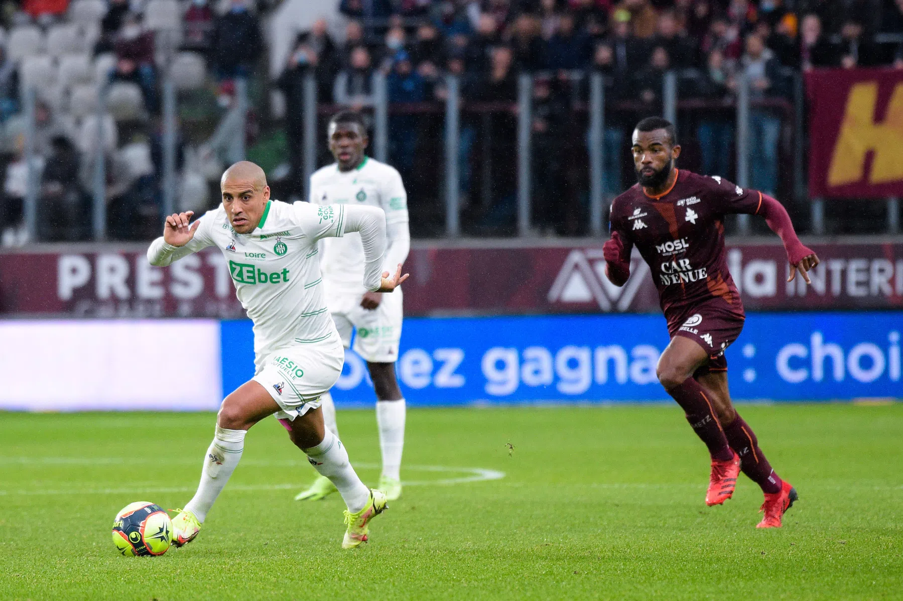 Khazri schrijft geschiedenis in Ligue 1 met werelddoelpunt