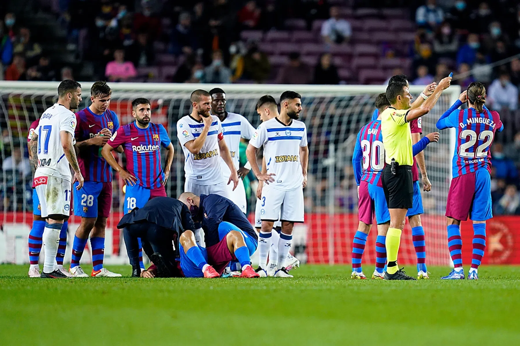 Rampspoed Barça houdt aan: Agüero al voor rust naar de kant