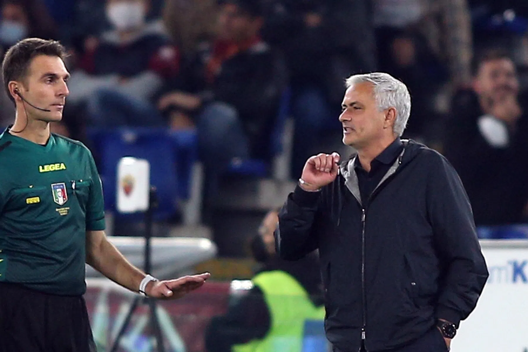 Woedende Mourinho beperkt uit zelfbescherming zijn commentaar