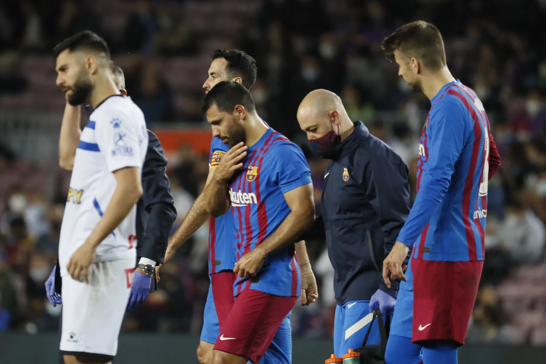 Agüero laat door pijn op de borst Barça schrikken: 'Hij was duizelig'