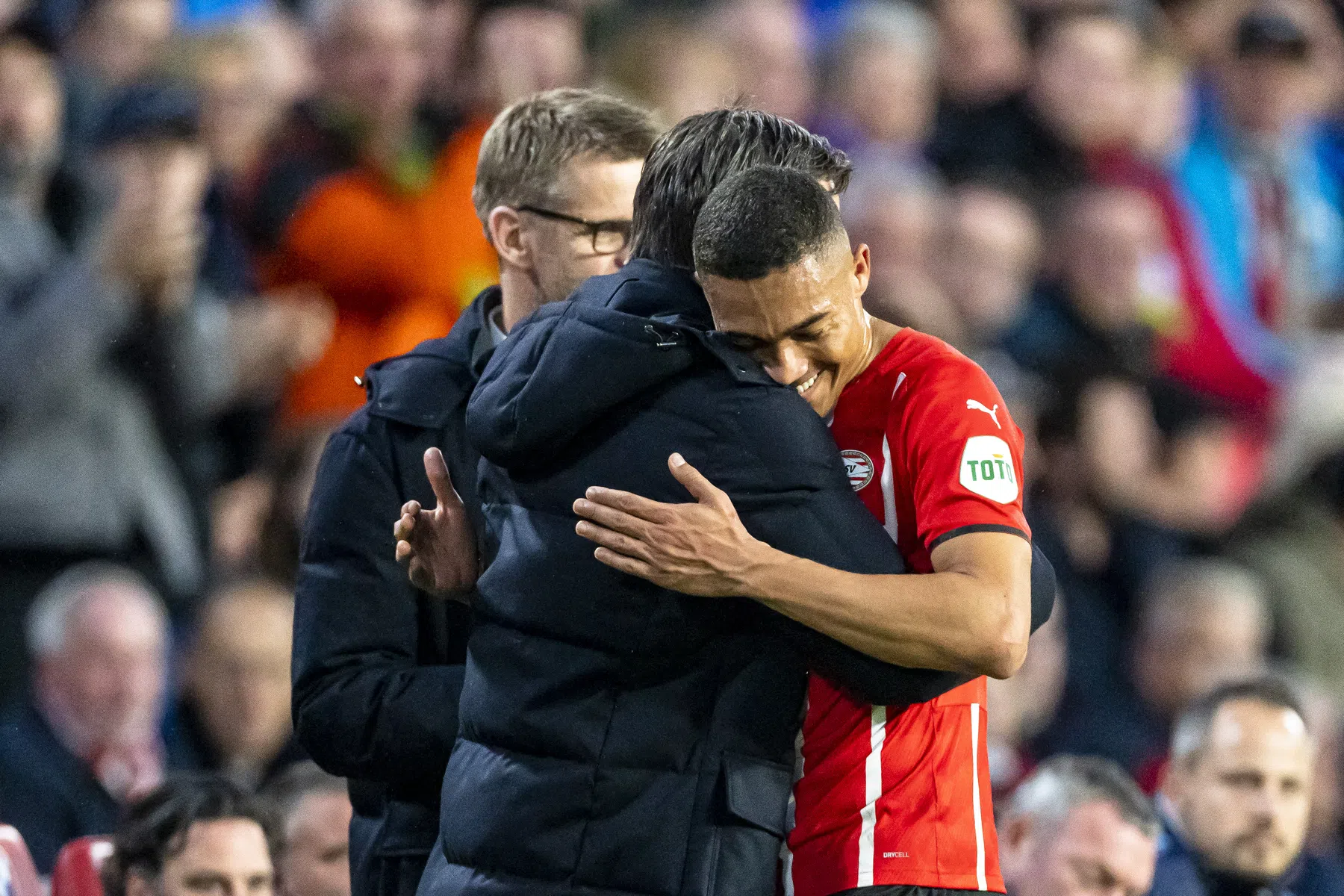 Carlos Vinícius en Schmidt genieten van goals: 'Een heel bijzondere dag'