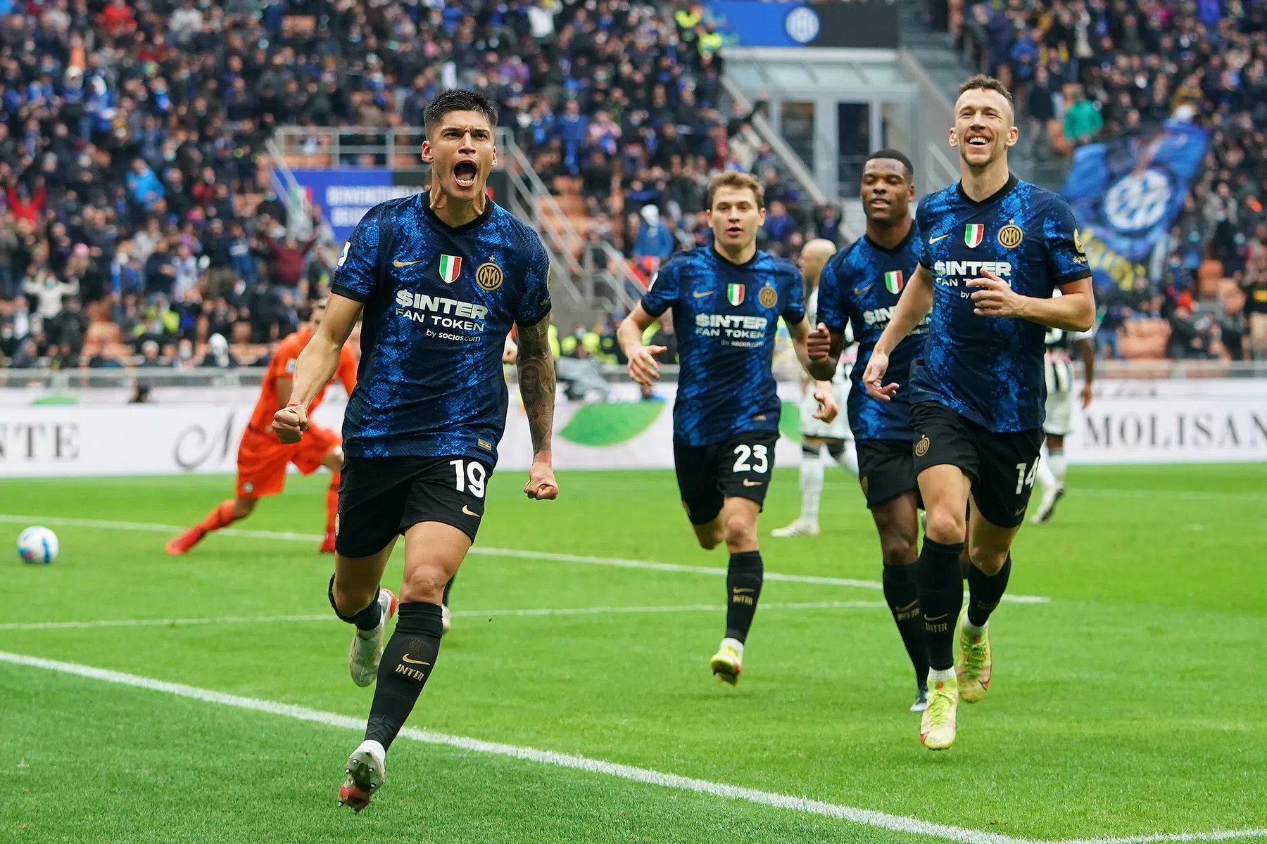 Dumfries laat zich zien in aanloop naar topduels