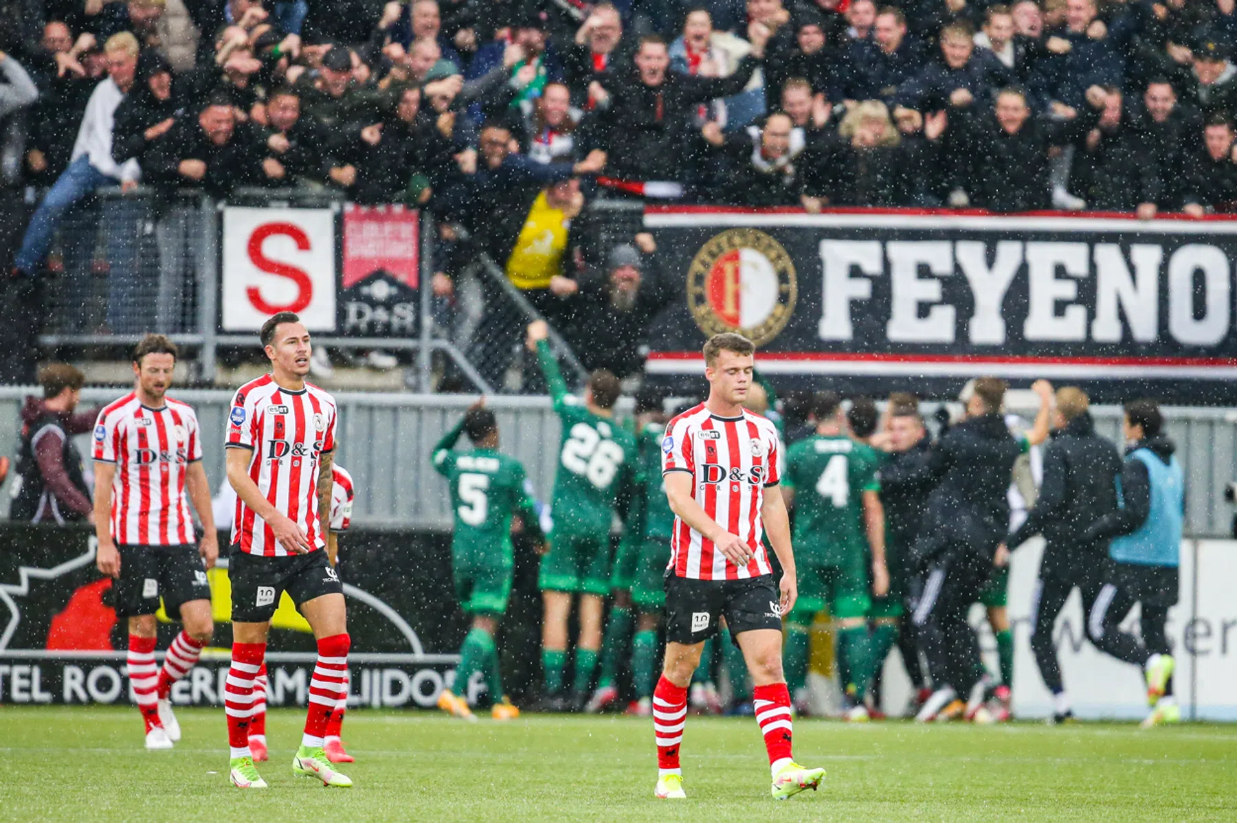 Pinchhitter Dessers laat Feyenoord ontsnappen op Het Kasteel
