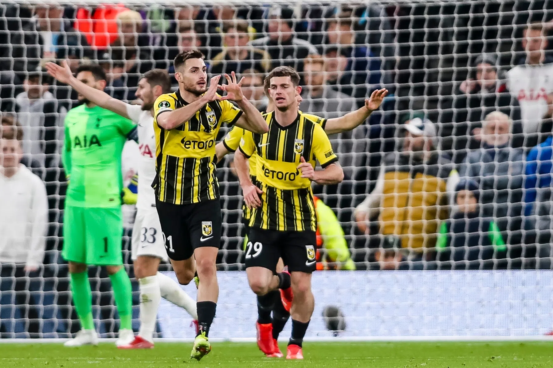 Vitesse strijdend ten onder in spektakelstuk tegen Spurs