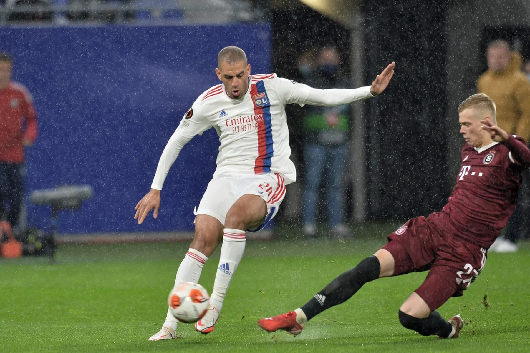 Bosz al zeker van groepswinst met perfect Lyon, Van den Brom ontsnapt