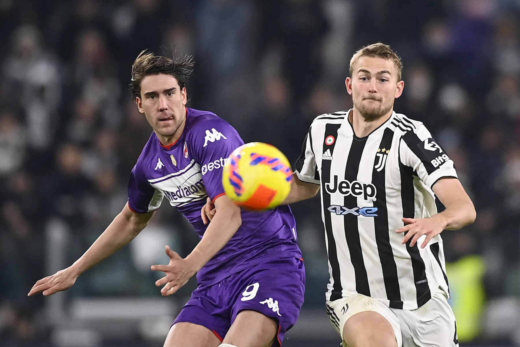 Cuadrado bevrijdt Juventus in extremis, De Ligt maakt Vlahovic onschadelijk