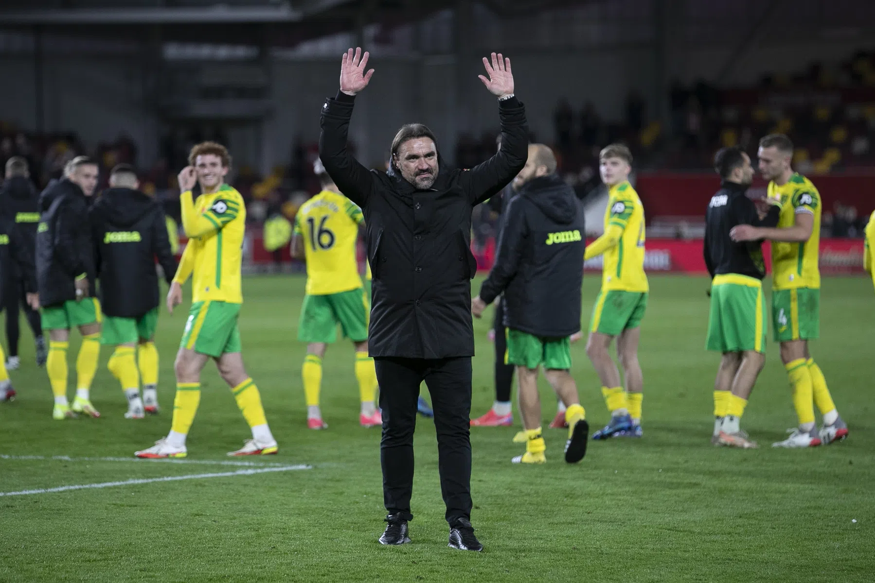 Norwich verrast vriend en vijand en zet manager na eerste zege op straat
